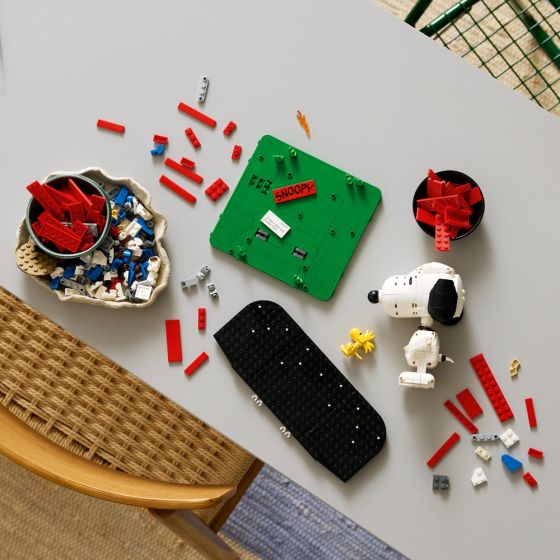 LEGO® Ideas 21368 Peanuts: Snoopy's Doghouse (Building Bricks,Home Decoration,Bricks,Gift)