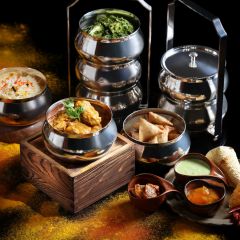 香港港麗酒店 - 樂聚廊印度風情週末午餐 (星期六至日，公眾假期除外) CR-CONR-LL-LWKB-B5