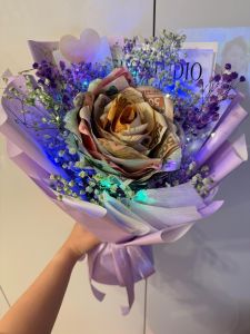 Lets Buy What You Like - 銀紙花連LED燈串 +隨機心意卡 (現鈔價值HK$500/HK$1000)