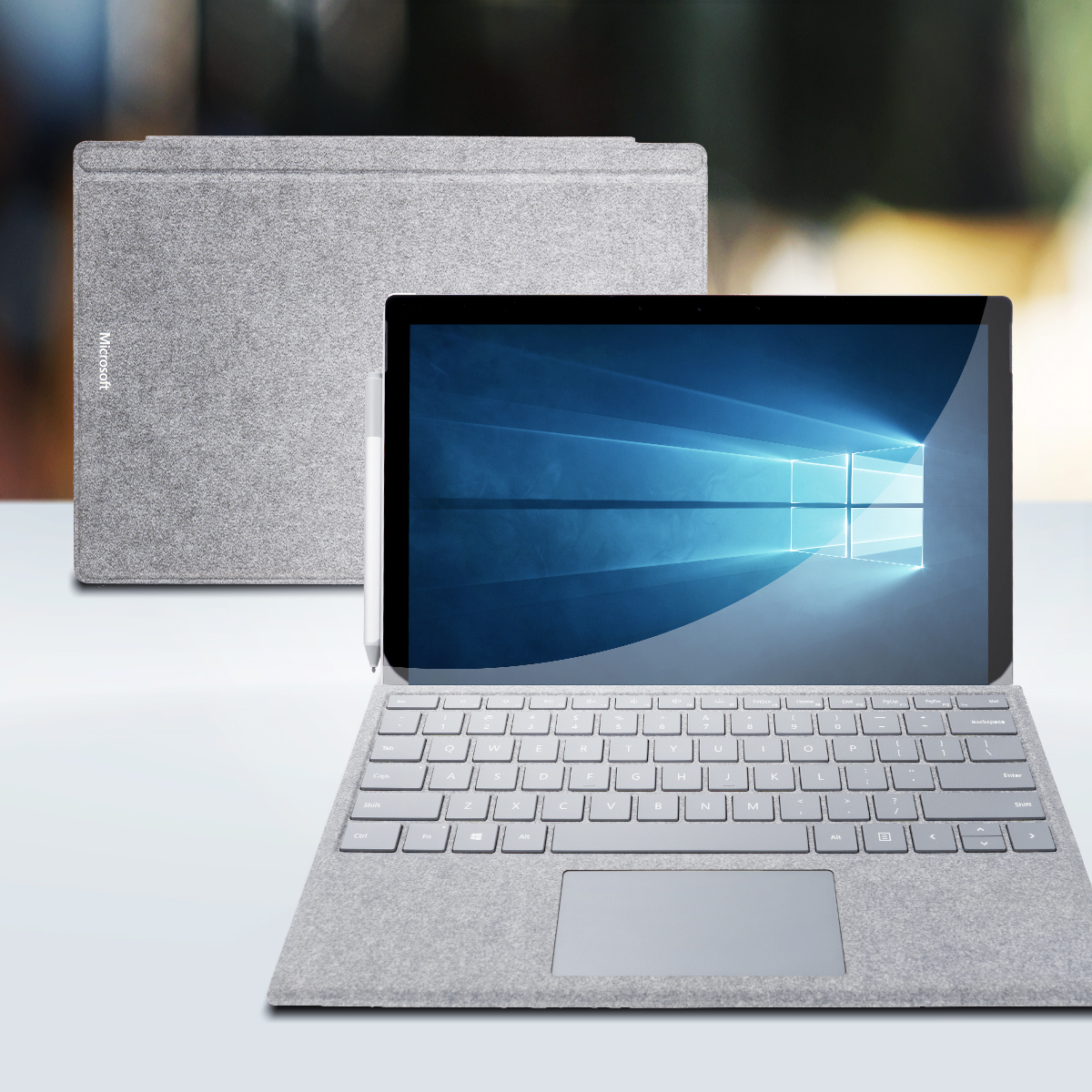 配合Surface Pro Signature 鍵盤保護蓋，平板電腦即時變身手提電腦。