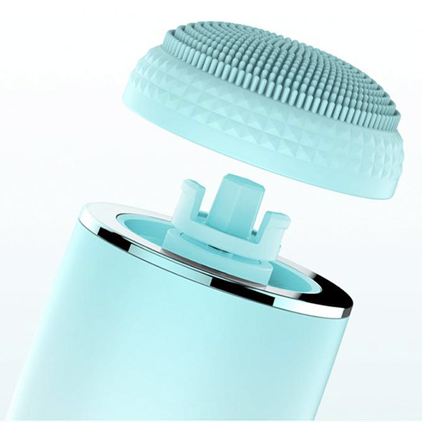 抗菌矽膠潔膚刷頭配上 200-260Hz 震動頻率就能夠達致深層清潔卻溫和而不傷皮膚的效果。